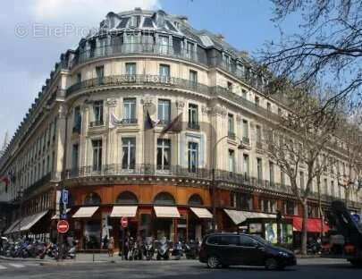 Commerce à PARIS-9E