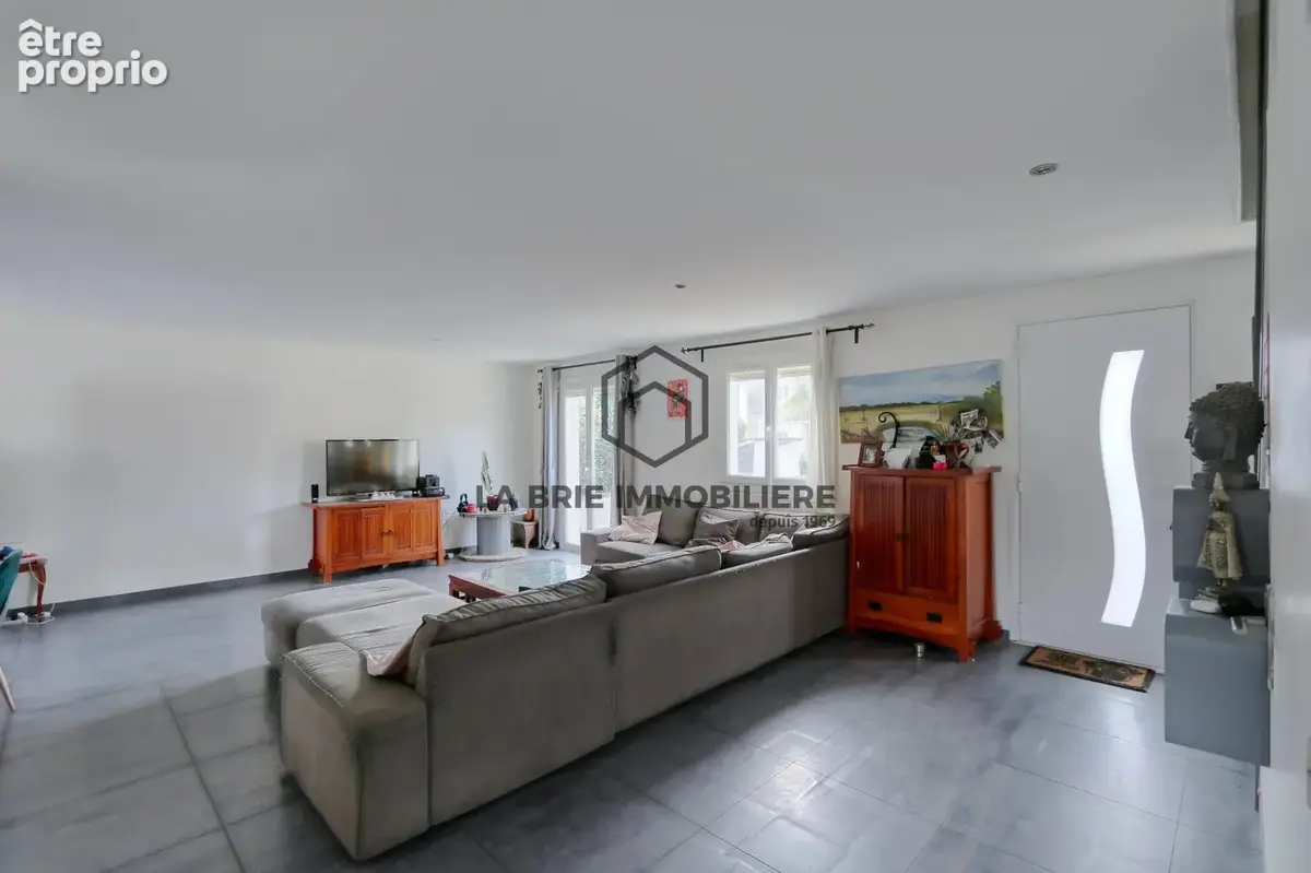 Maison 7 pièces 142 m² à vendre à Brie-Comte-Robert (77170) - photo 3