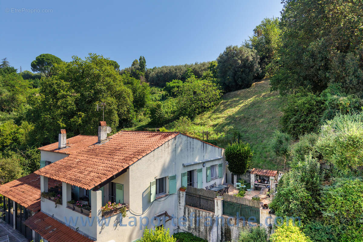 Saint-Paul de Vence Haut de Villa 140 m2, 4 pièces avec Terrasses et Jardin - photo 3