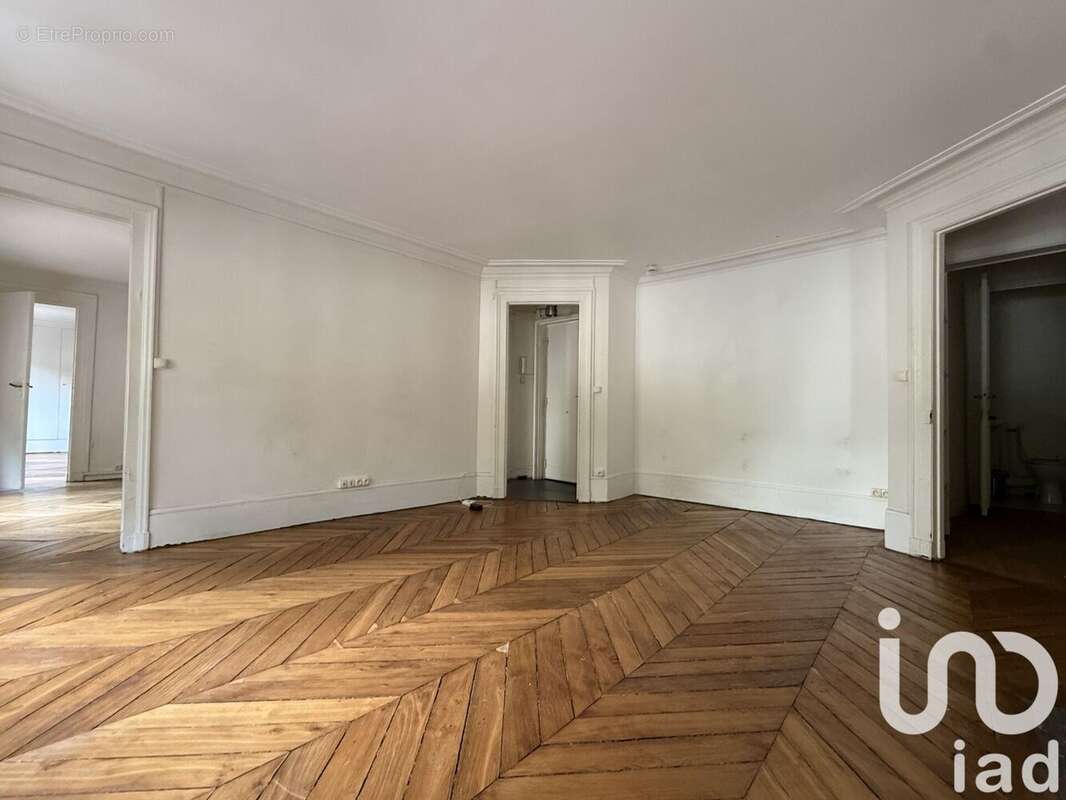 Appartement 70 m² à Paris-9e  - photo 6