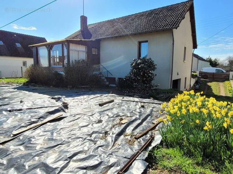 Maison à AZE