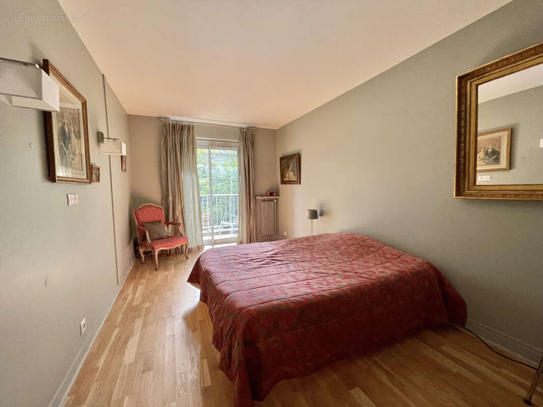 Appartement à NEUILLY-SUR-SEINE