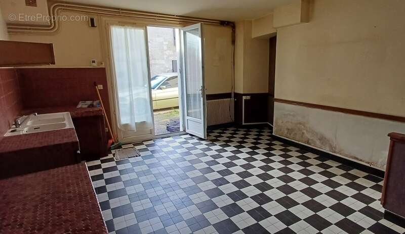 Maison à vendre 3 pièces  (16 ST MICHEL) avec 1 étage et 1 garage. Avec 2 chambres - photo 4
