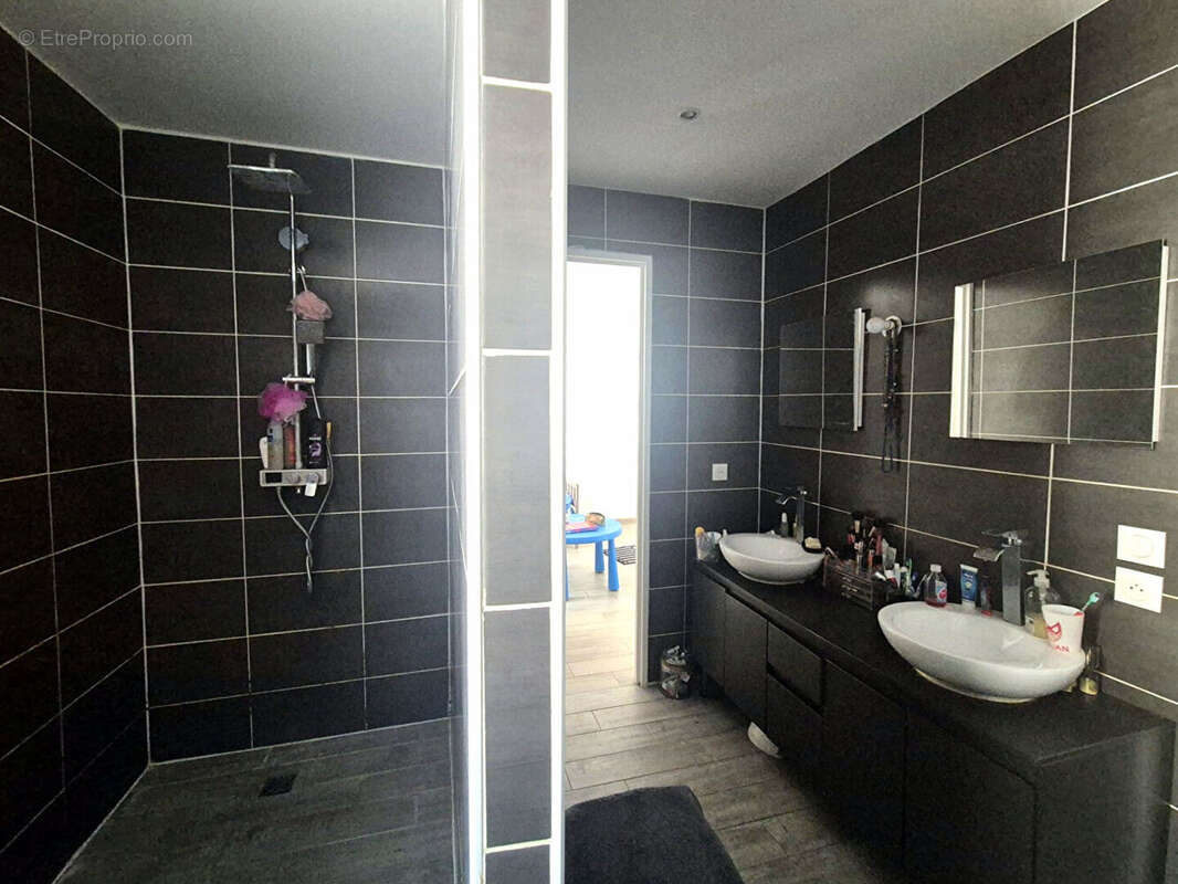 Garéoult Maison 6 pièces170 m² avec garage et piscine à deux pas du village - photo 10