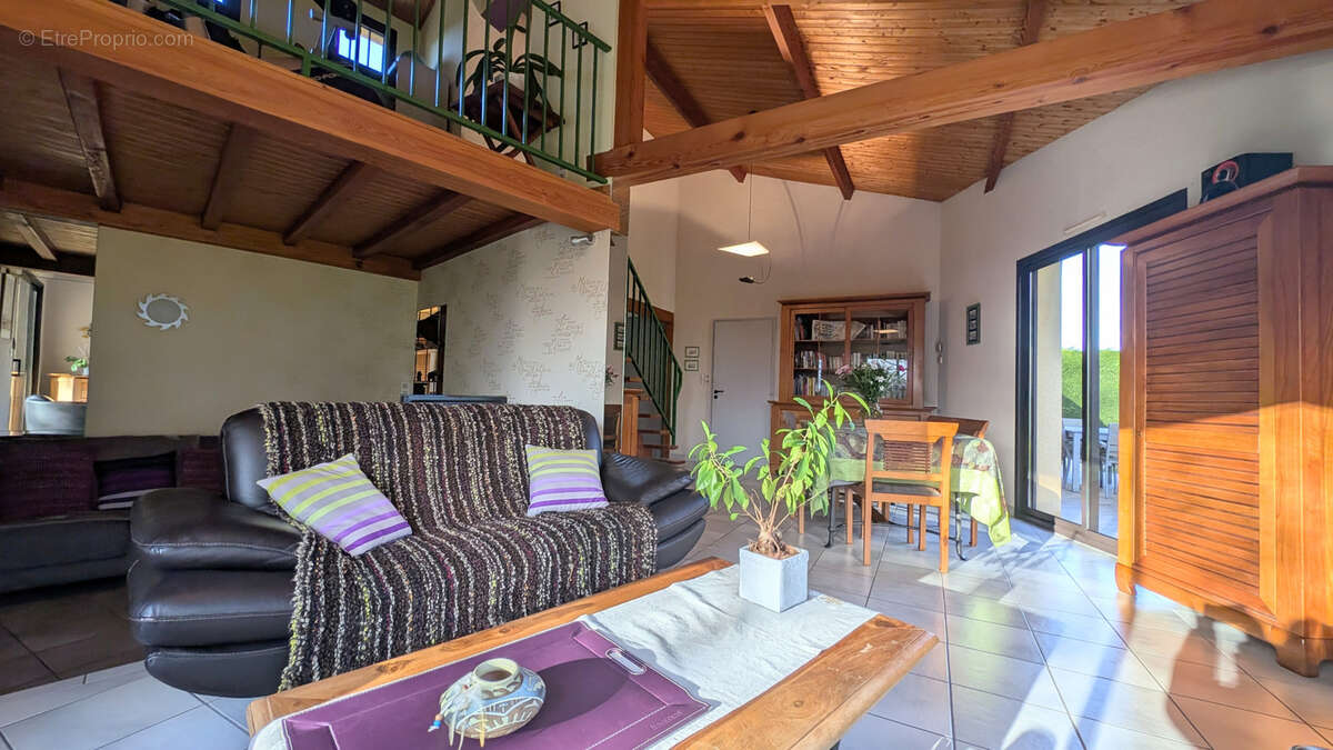 Maison à LES LANDES-GENUSSON