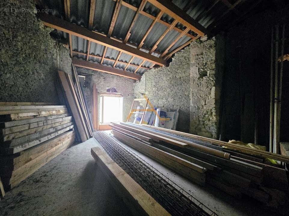 Maison à PUY-SAINT-MARTIN