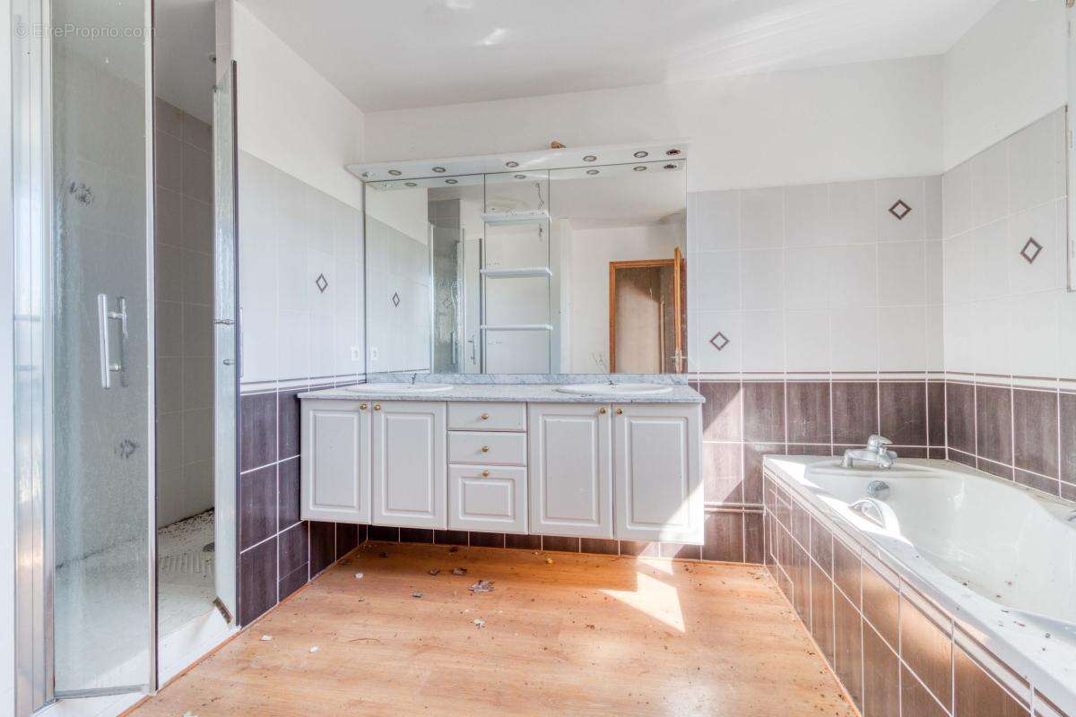 Ensemble immobilier - 211 m² - Cizancourt (80) - photo 11