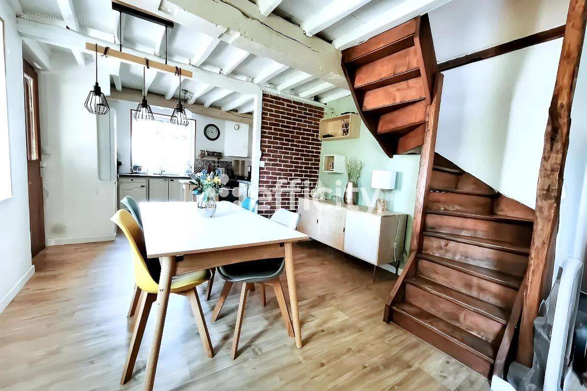 Maison à PERONNE-EN-MELANTOIS