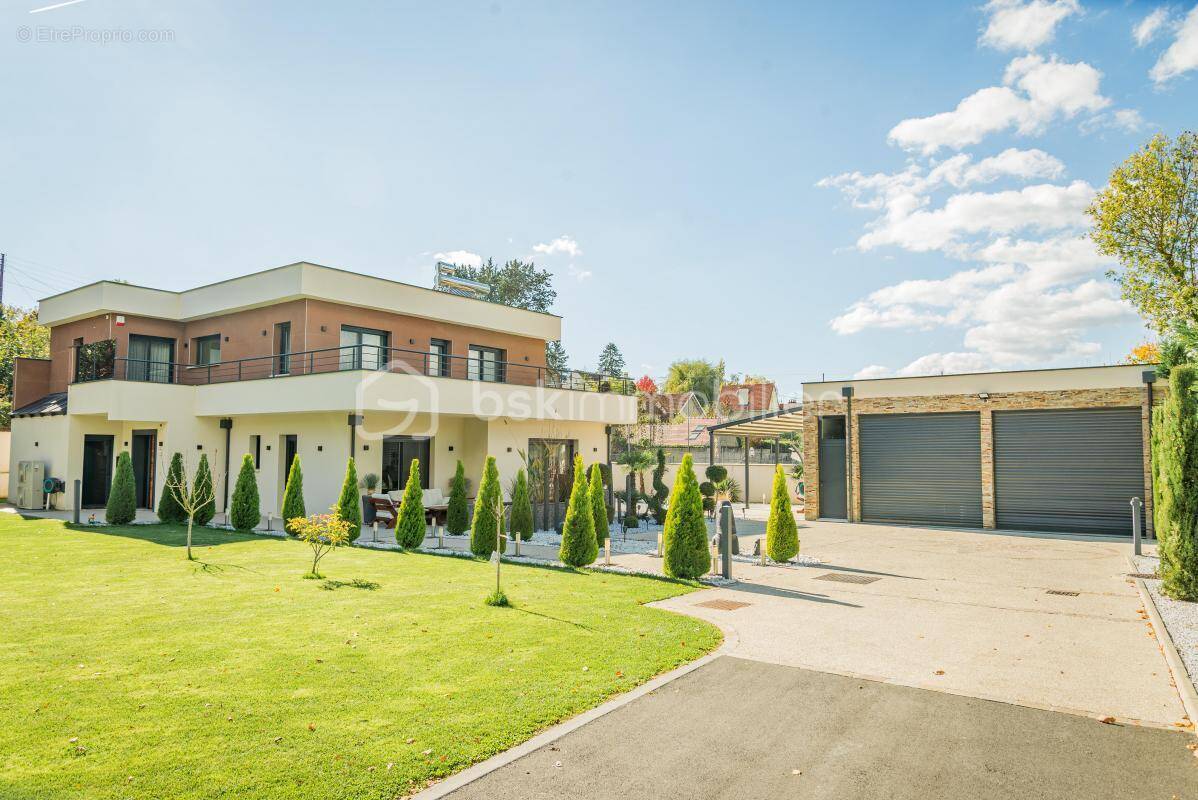 Maison à FONTAINEBLEAU