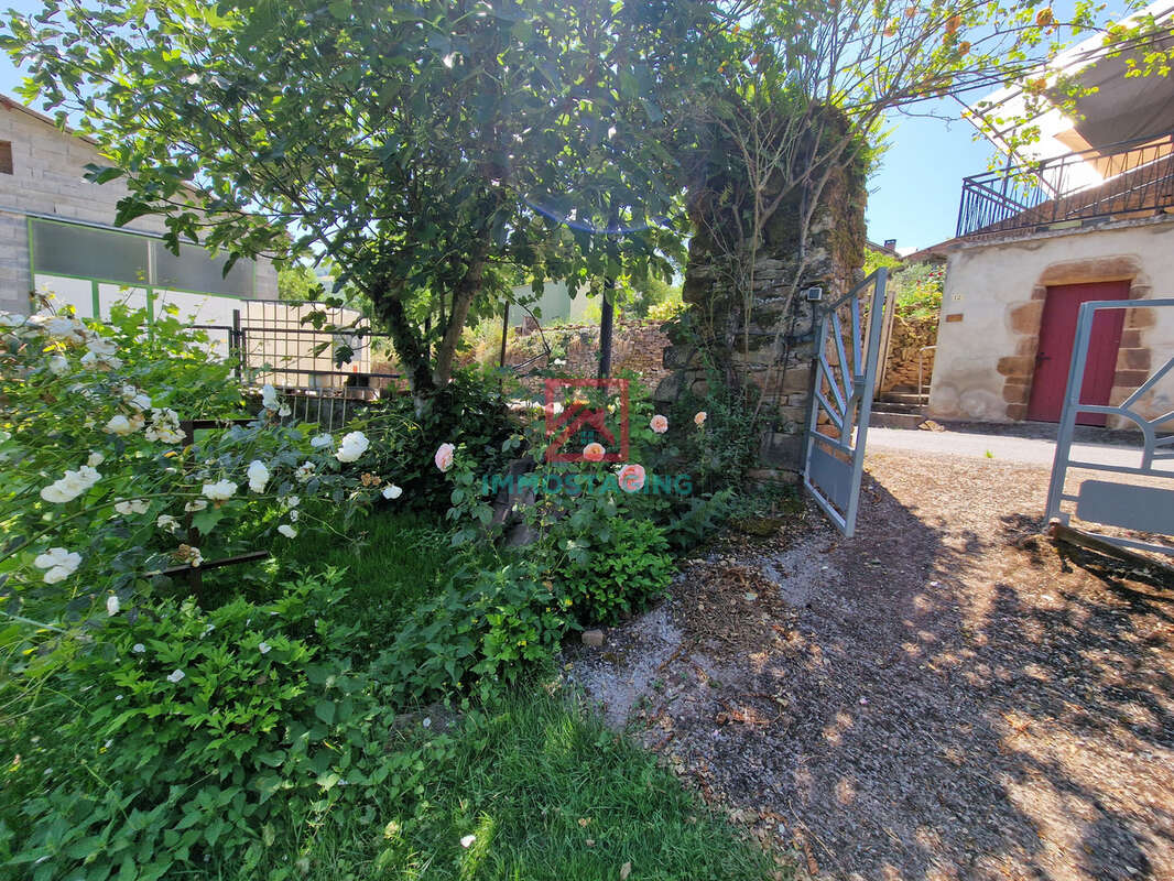 Maison à LAVAL-ROQUECEZIERE