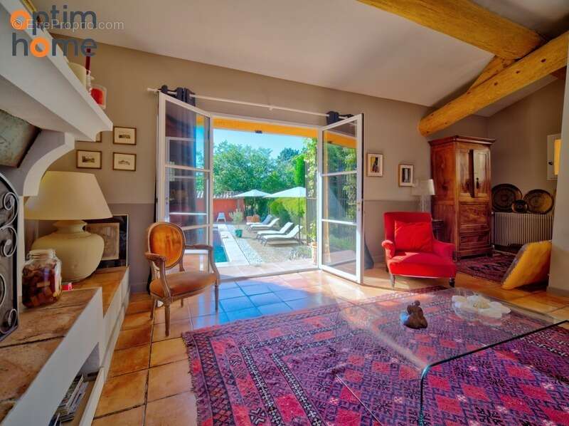 Aix-en-Provence - Superbe Mas Provençal T7 du 18ème Siècle de 275 m² entièrement rénové, sur 6000 m² de terrain, au calme et san - photo 11