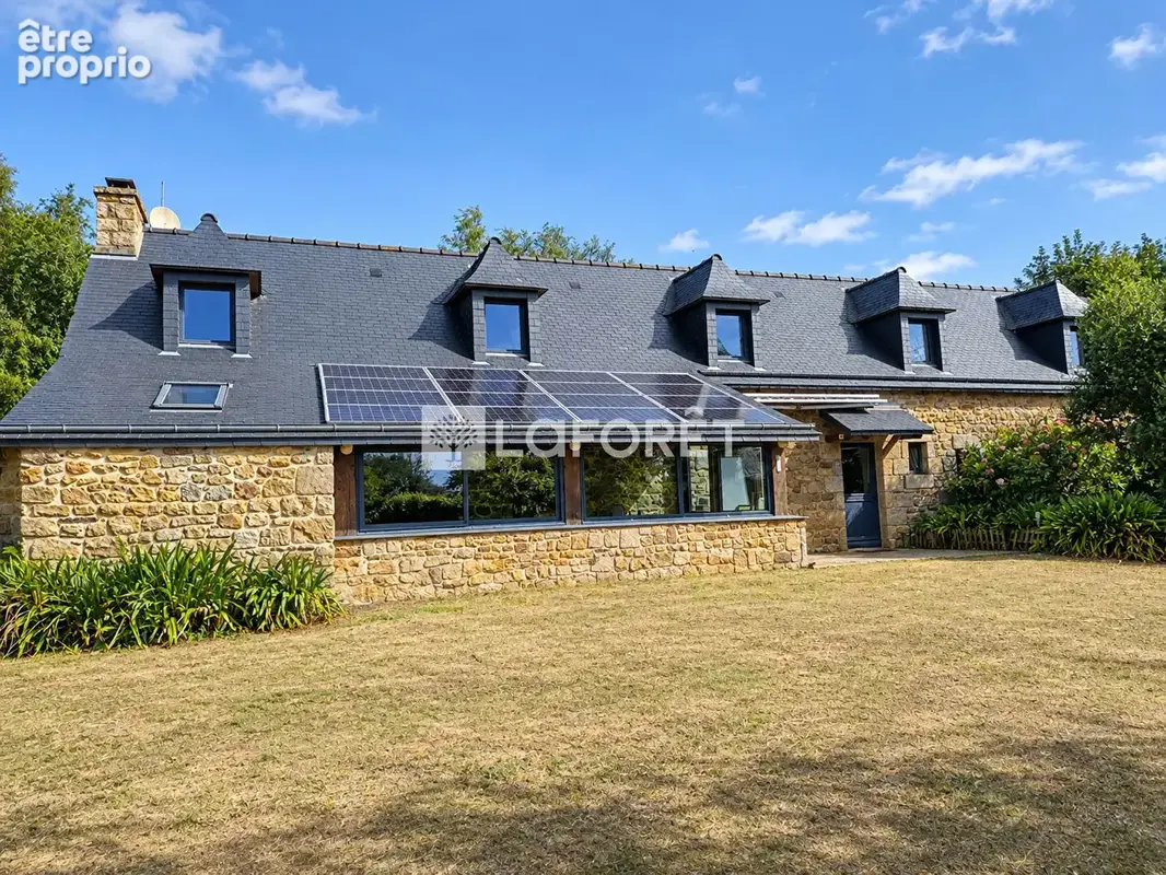 Photo Maison à Prat au prix de 378 000€