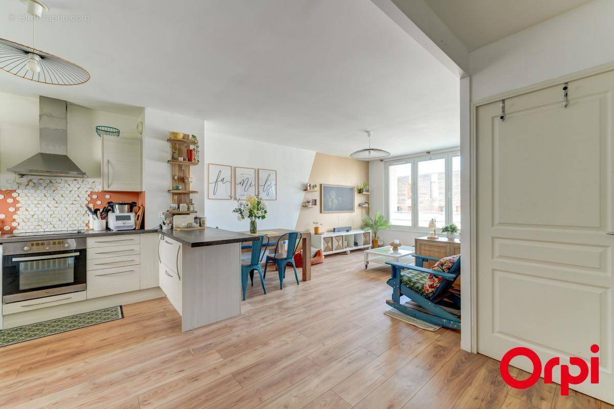 Appartement à LYON-9E
