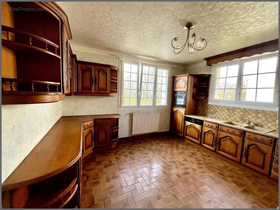 Maison à PLONEVEZ-PORZAY