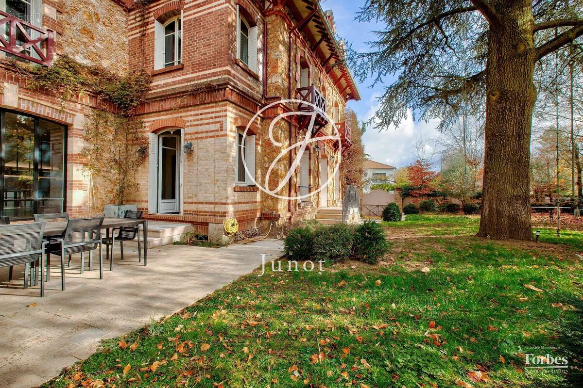 Vaucresson - PLATEAU DE CAZES - Maison 292 m² - 4 chambres - Terrain 720m² - photo 20