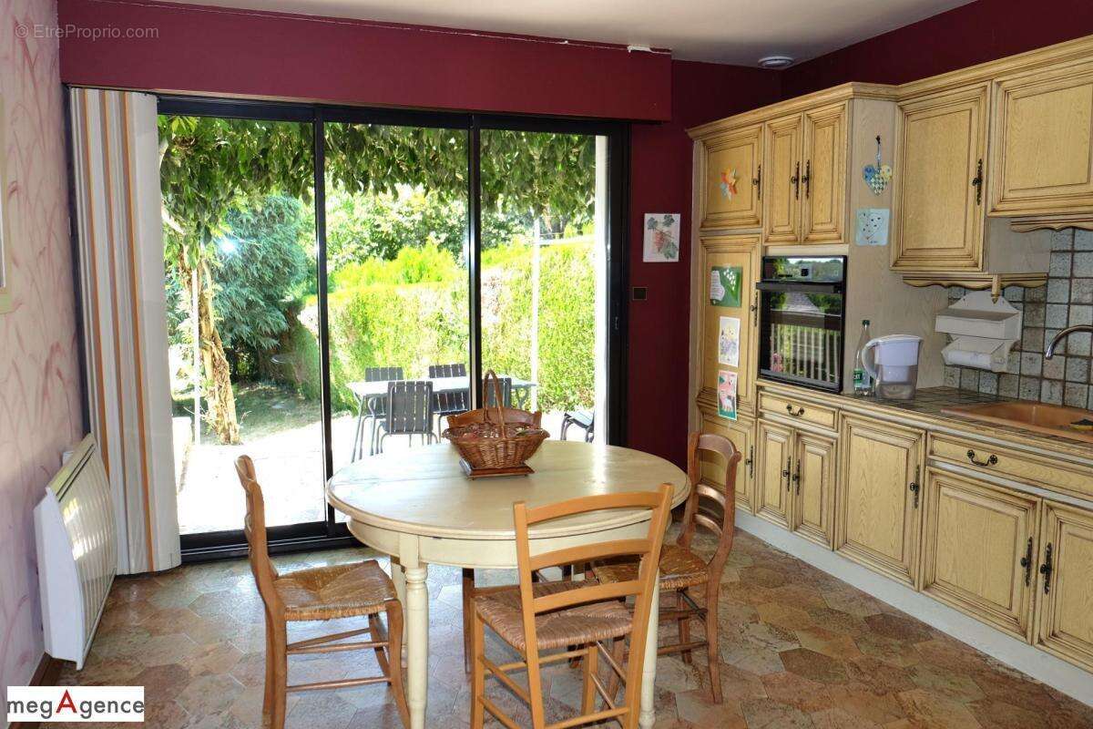 Maison familiale 175 m² – Piscine, jardin paysager et logement indépendant - photo 9