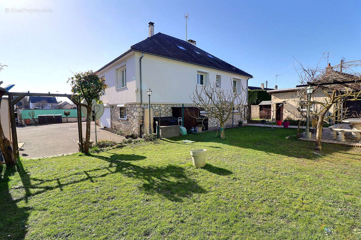 Maison à LE PERRAY-EN-YVELINES