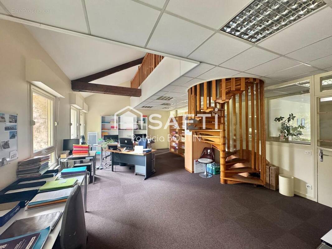 Photo 1 - Commerce à NIORT