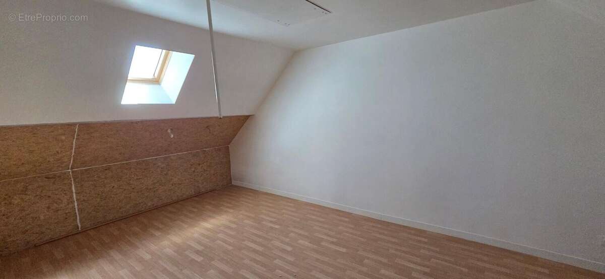 Maison 133 m² à Leigne-Les-Bois  - photo 3