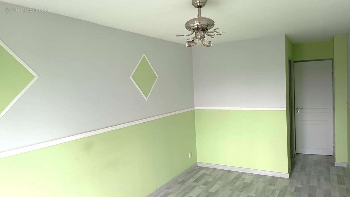 Maison à VAUX-LE-PENIL