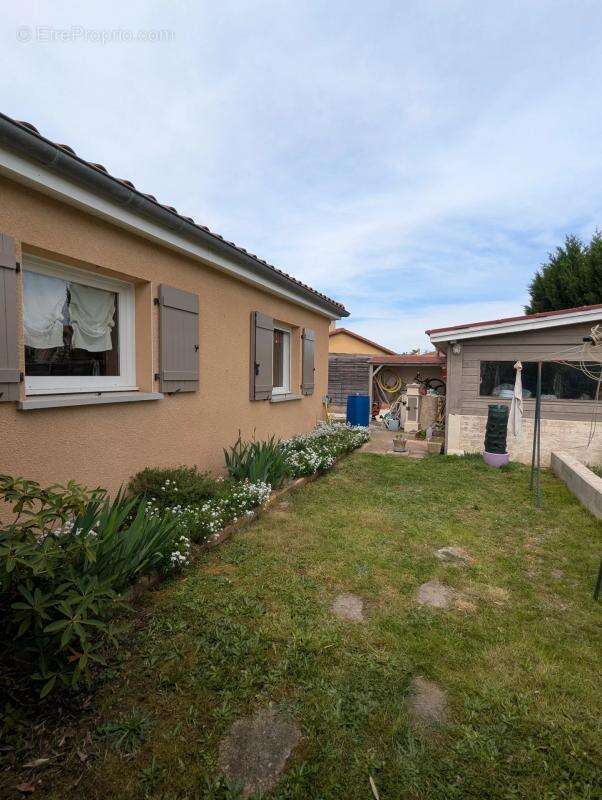 Maison à VEAUCHETTE