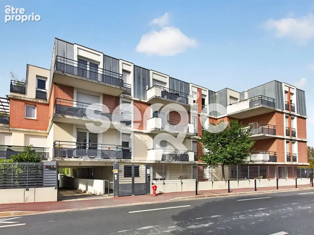 Carrieres-sous-poissy - t2 42.5m² avec balcon + piscine + parking - libre d'occupation - photo 9