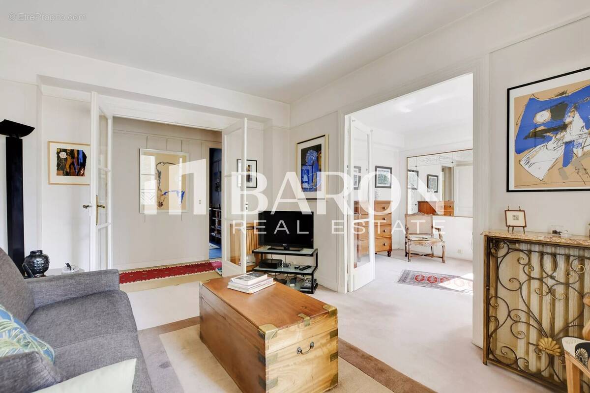 Appartement à PARIS-16E