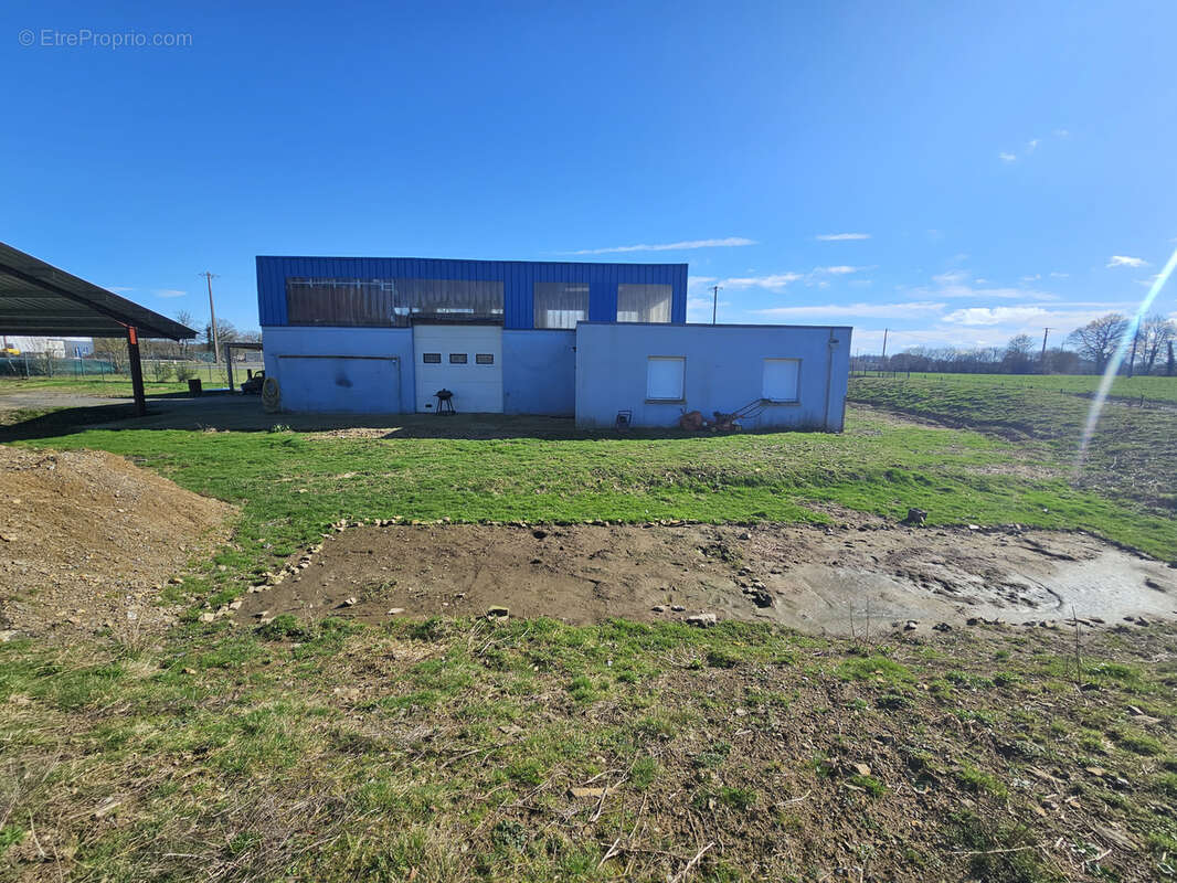 Commerce à LA SAUVAGERE