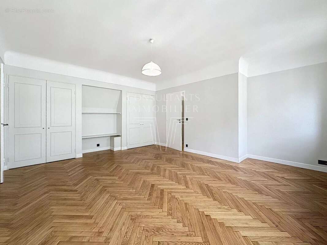 Appartement à PARIS-7E