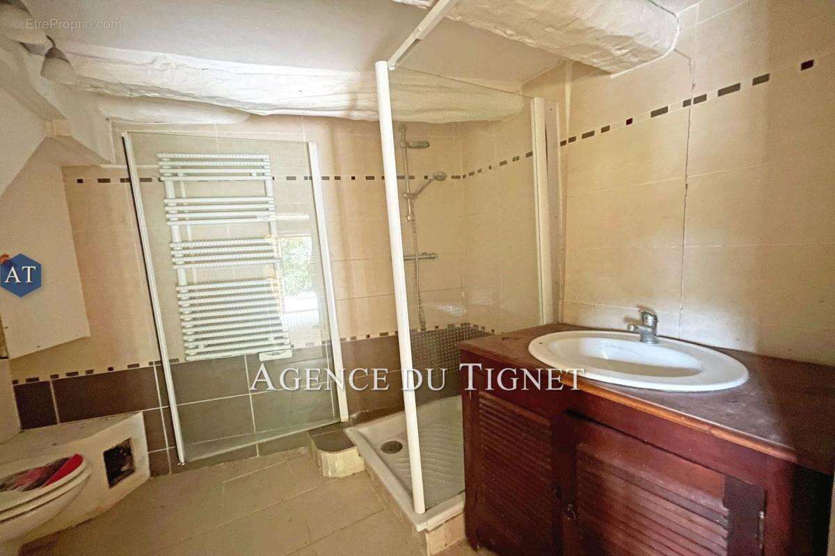 Maison à SAINT-CEZAIRE-SUR-SIAGNE