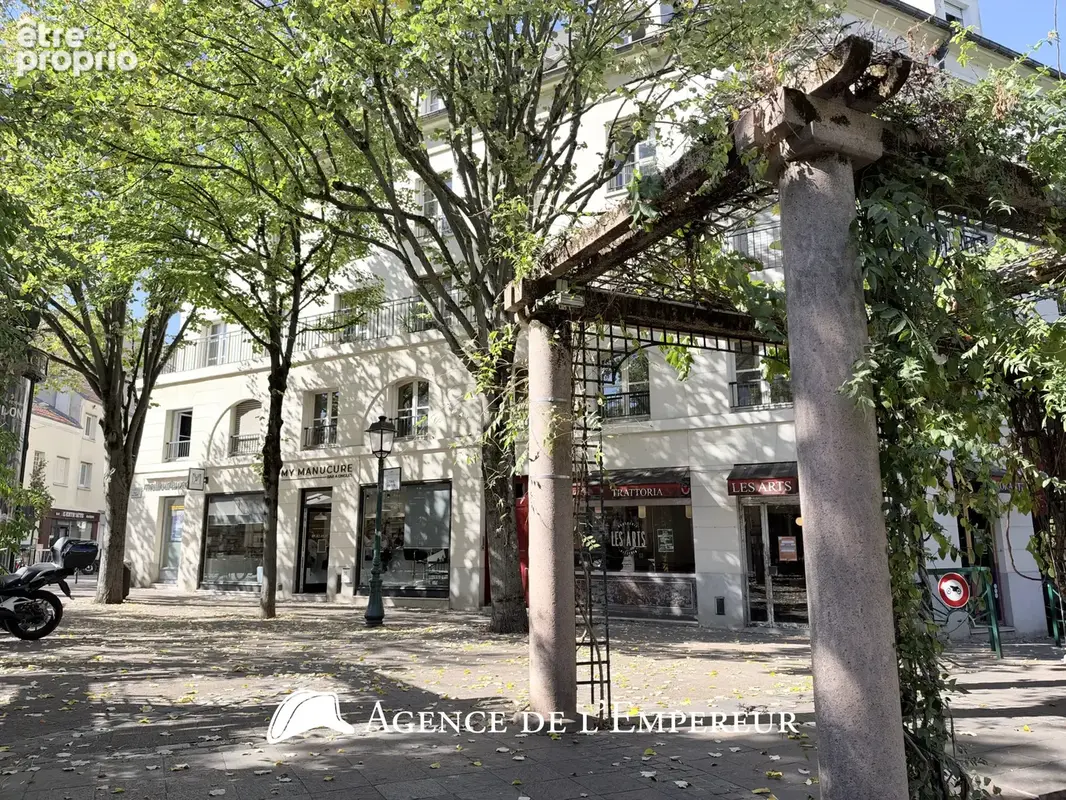 Grand studio 43 m2 (50 m2 au sol) — Dernier étage. Place des Arts. Parking et cave. - photo 12
