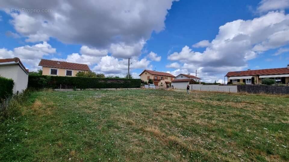 Terrain à MONTBRISON