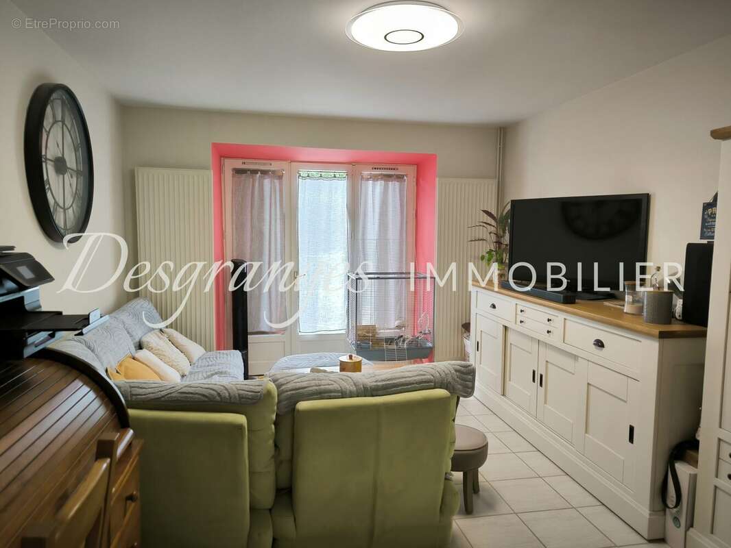 Appartement à BUSSIERE-GALANT