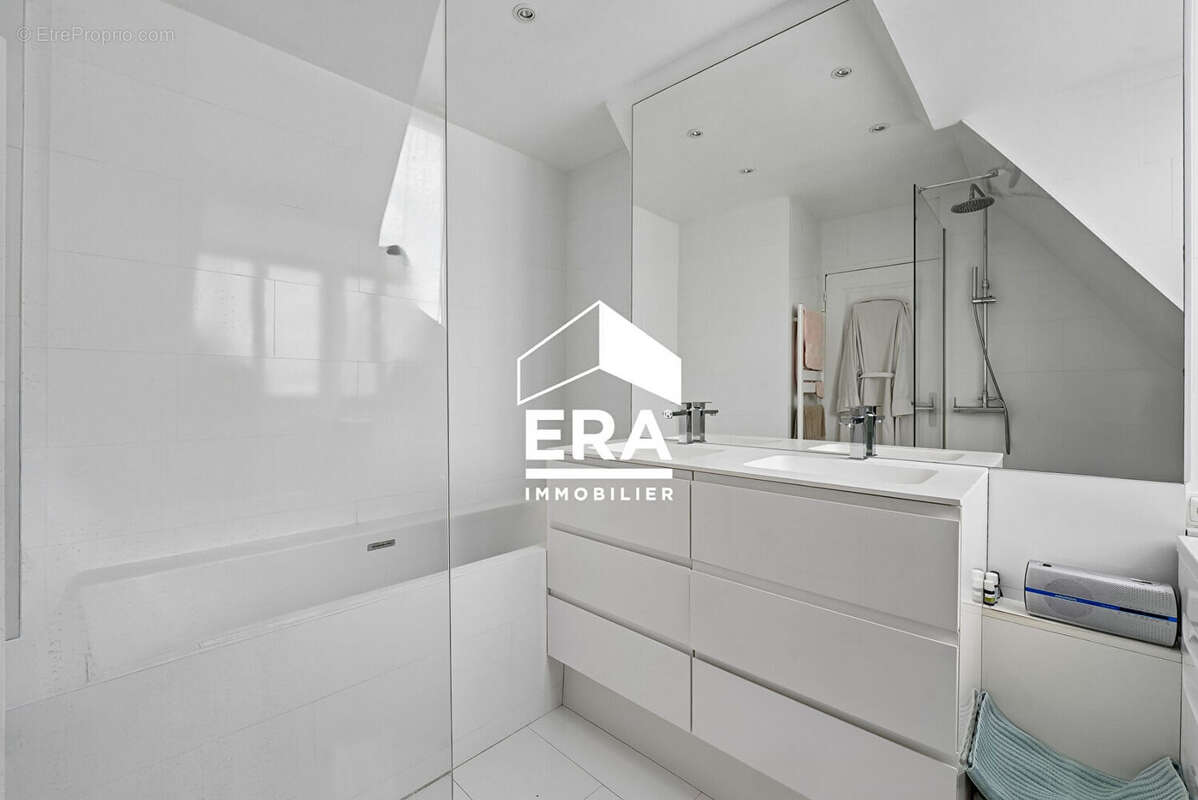 Appartement à PARIS-8E