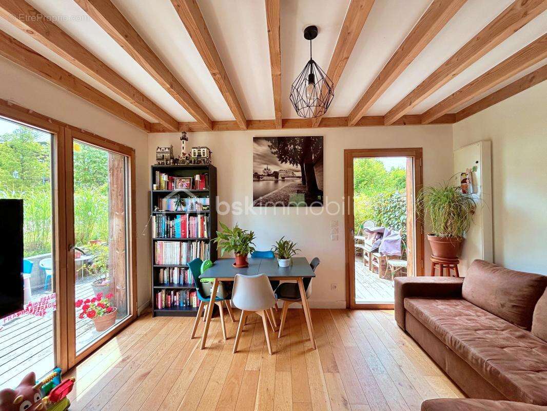 Maison à LES MESNULS