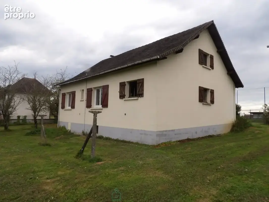 Au cur de la Dordogne à Jumilhac Le Grand, belle maison et son joli terrain - photo 4