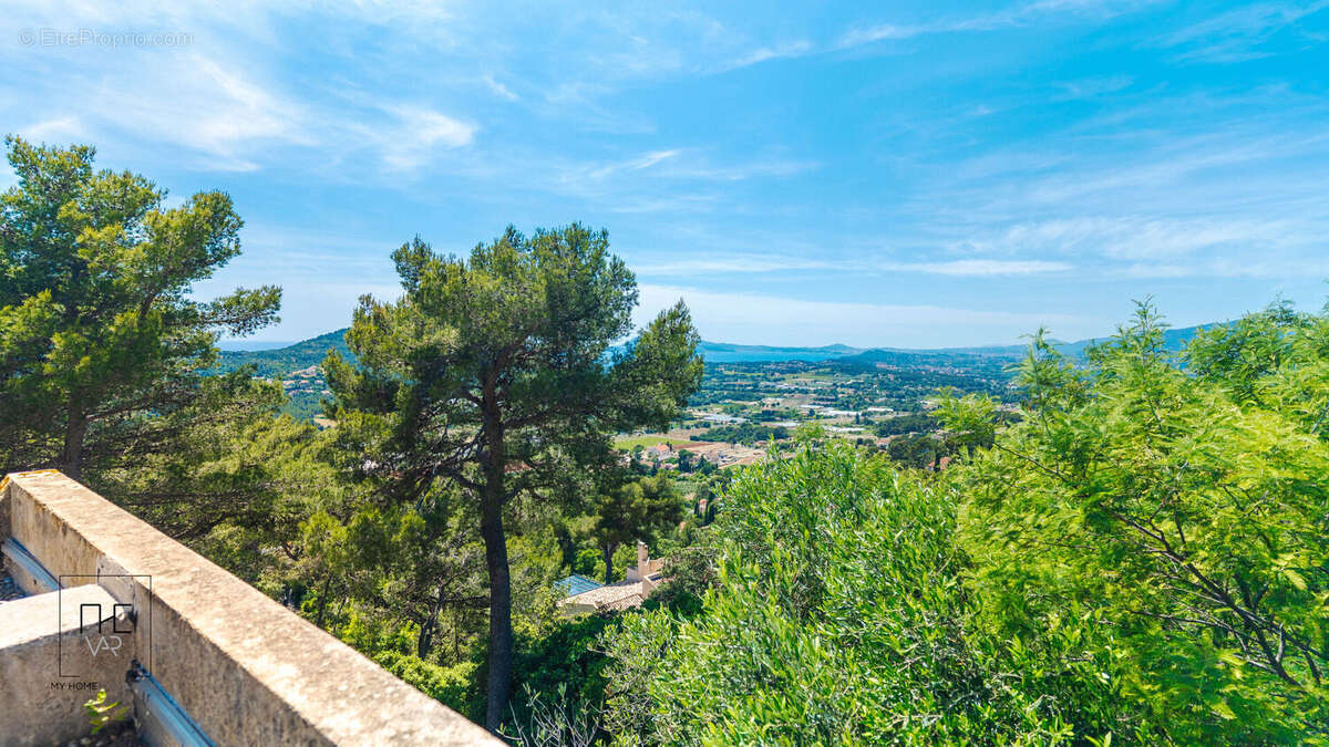 Maison à CARQUEIRANNE