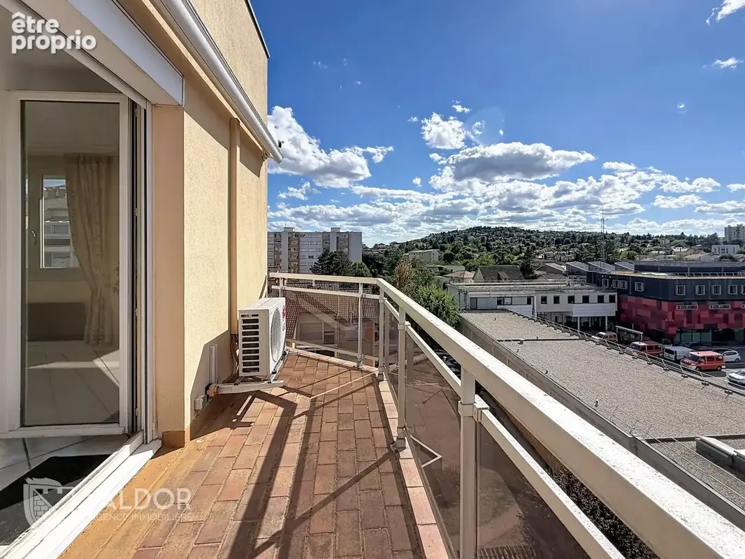 Appartement 6 pièces 115 m² à vendre à Villefranche-Sur-Saone (69400) - photo 2