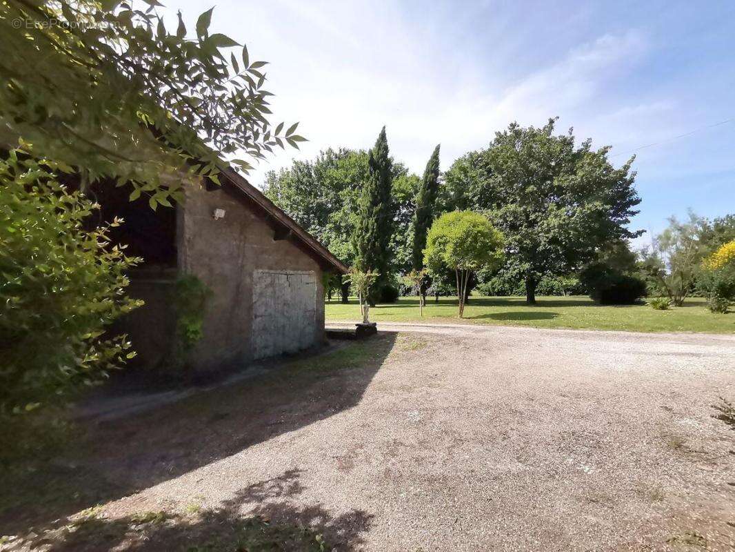 Maison à MONBAHUS