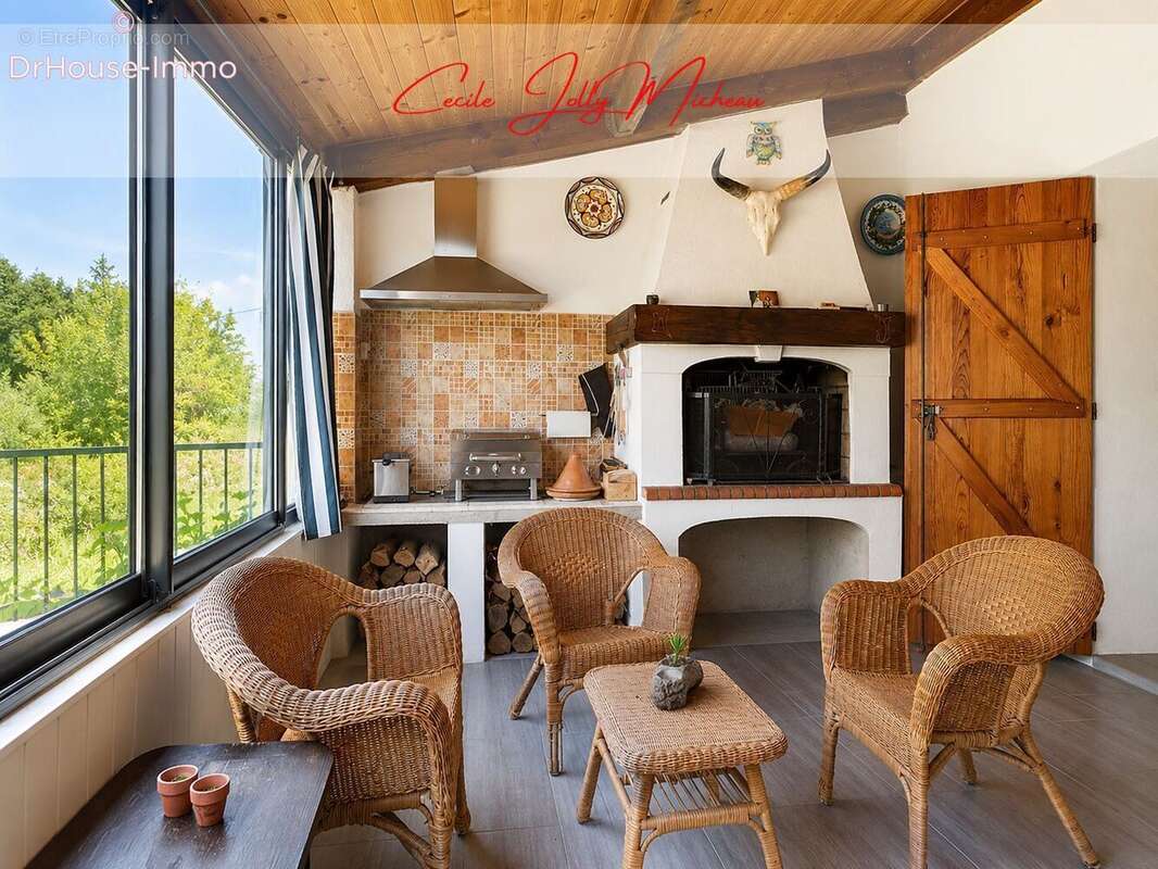 Maison 244 m² à Anglade  - photo 6