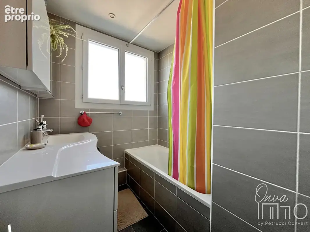 Rillieux Village - T3 65 m² lumineux avec balcon, cave et garage en option - photo 11
