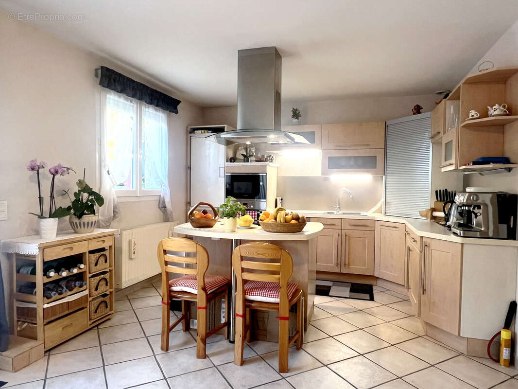 Maison à COLLONGES-SOUS-SALEVE