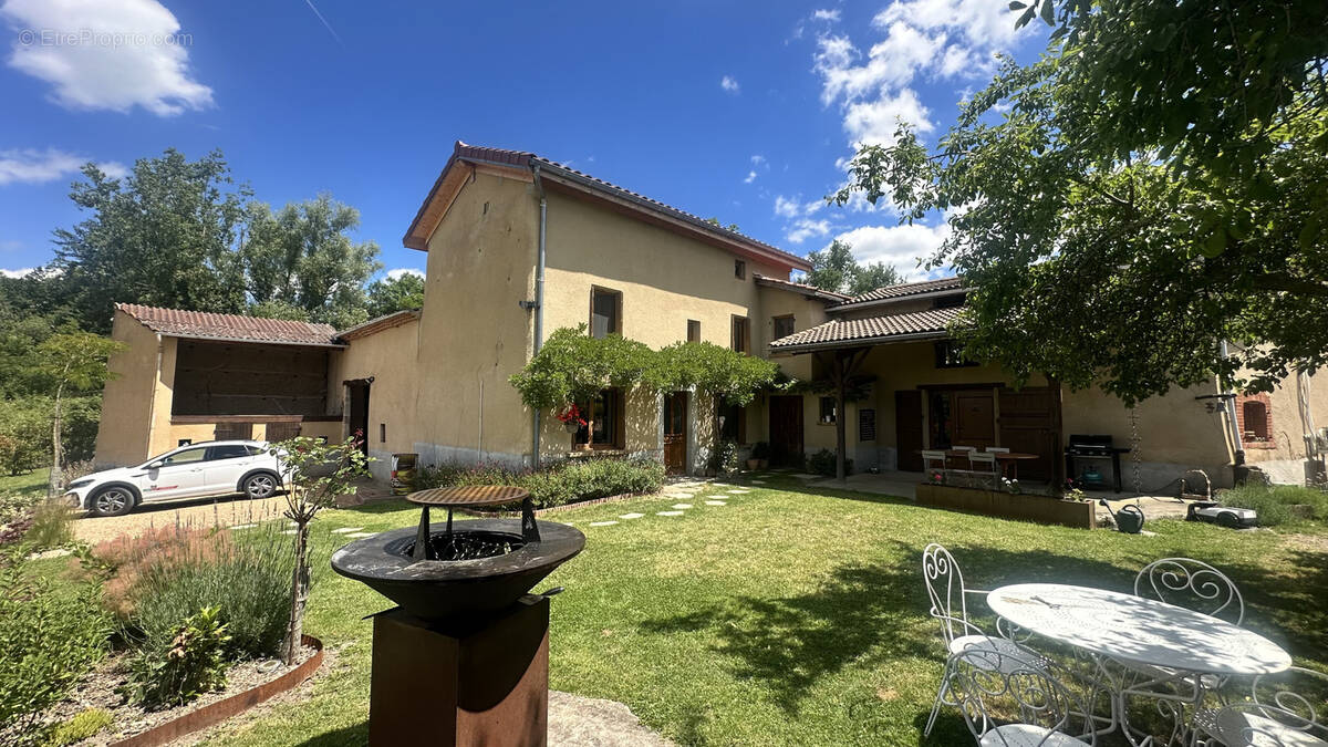 Maison à SERMENTIZON