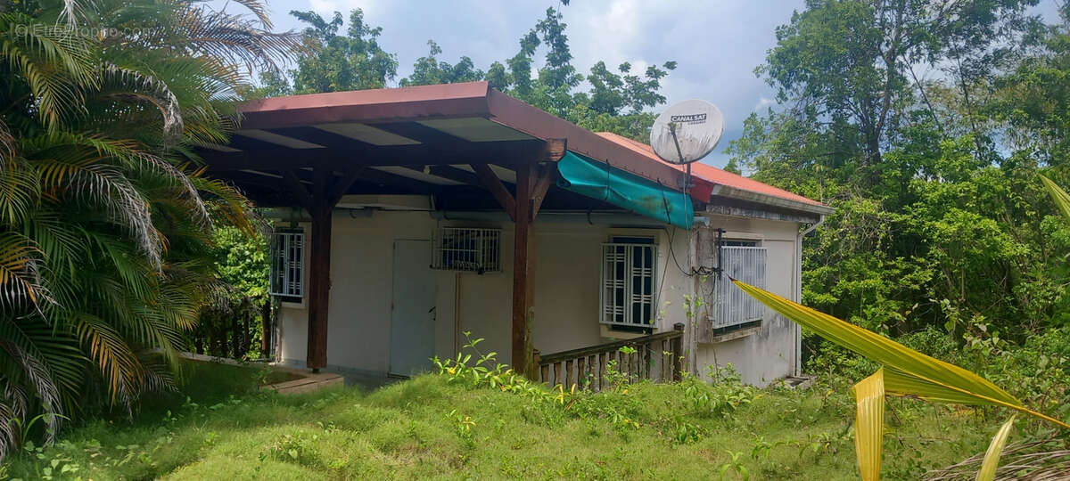 Maison à LES ABYMES