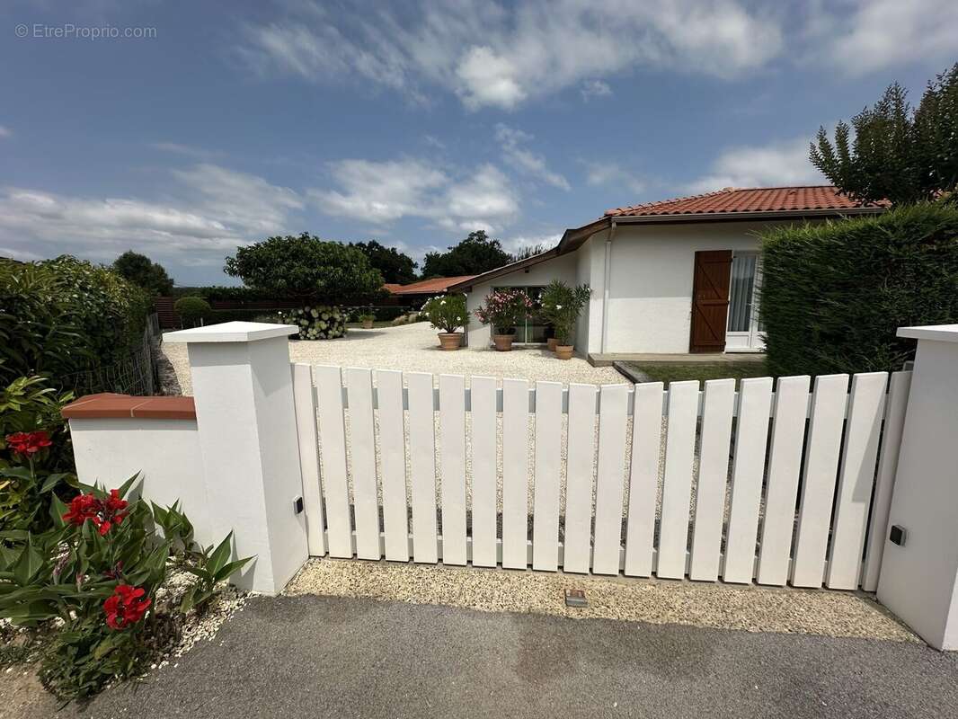 Maison 104 m² à Hinx  - photo 2