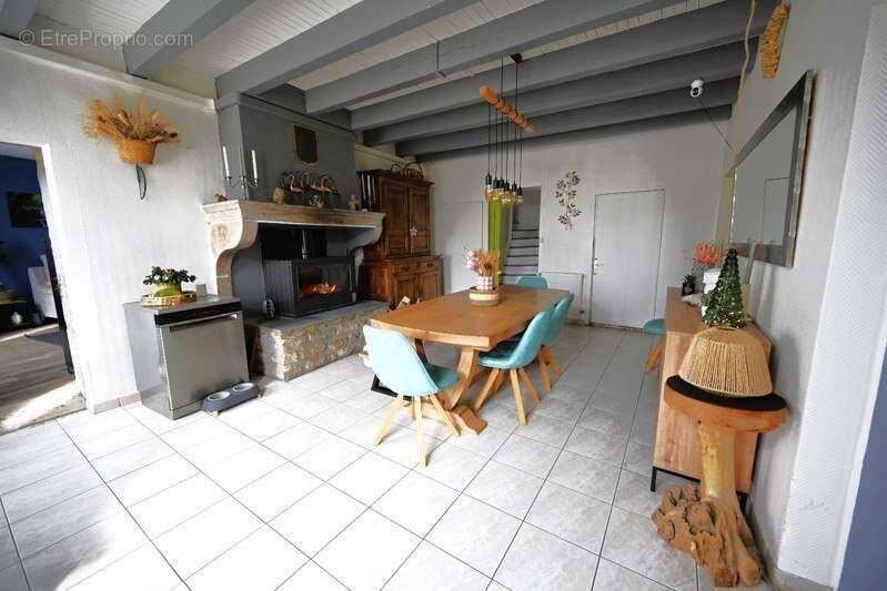 Maison en pierre de 7 pièces principales - photo 2