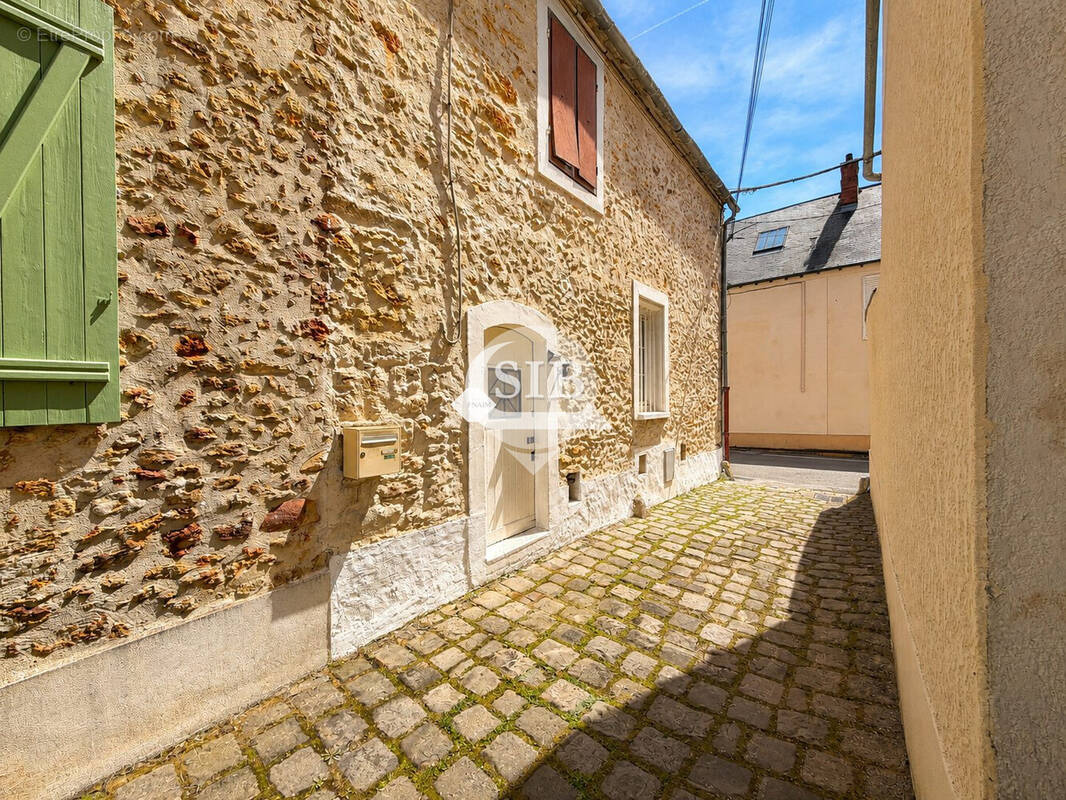 Maison à LA VILLE-DU-BOIS