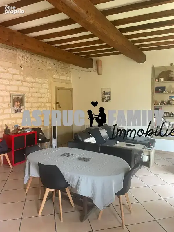 Aigues mortes - intramuros - immeuble de 3 appartement avec locataires - photo 2