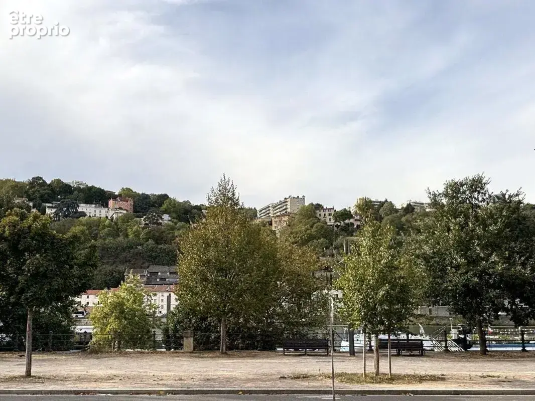 Lyon 2e Confluence, T3 79,42m2 sur les quais de Saône, cave et grenier - photo 7