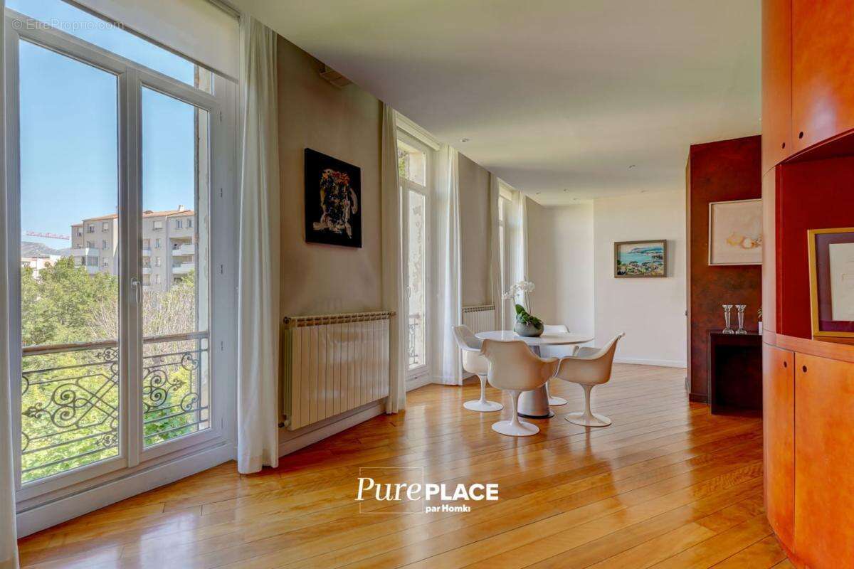 Appartement T4 de 144 m2 à Marseille 13008, Avenue du Prado - photo 4
